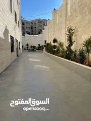  17 شقة للبيع  بمساحة فيلا 550 متر شقة شبة ارضي طريق المطار خلف مدارس العالمية