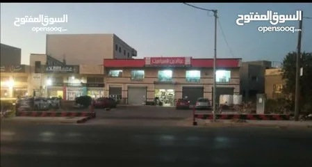 3 مخازن تجارية عدد 5 طابقين سده باطون طول المخزن 9*4 شارع البتراء قرب بن البرايلير