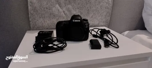  2 كاميرة Canon 5D mark 4 بودي فقط .. الكاميرة نظيفة جداً