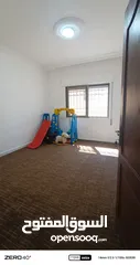  12 للبيع شقه طابقيه اسكان جديد وحالة شقه ممتاز جدا بحاجه لدهان فقط 3 غرف ومعيشى ومنهم غرفه ماستر ......