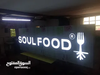  28 الرقم داخل الإعلان تصميم وتنفيذ الارمات بكل انواعها وطباعه وتلزيق الستكر والسي ثرو