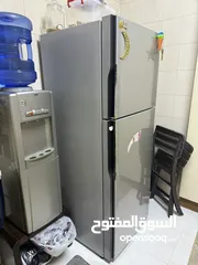  2 ثلاجه وغاز بحاله ممتازه للبيع