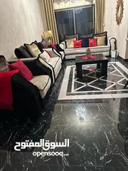  18 شقه شبه جديده للبيع المستعجل في أحلى مناطق السابع للبيع بنصف سعر التكلفة كاش او عن طريق البنك فقط