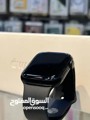  4 Apple Watch s8 45mm battery 100%