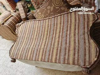  17 كنب كلاسيك للبيع من اربع قطع مناسب لصالون ومناسب غرفة جلوس ومناسب لغرفه ضيوف خشب اوزان ابيض