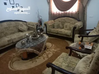  7 طقم كنب بحالة ممتازه
