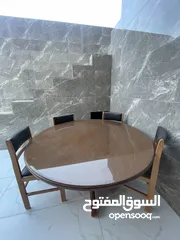  5 طقم طاولة طعام مع 6 كراسي خشب – بحالة ممتازة
