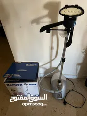  1 مكواة بخار ماركة benkon , سعة 2.1 لتر ، 1600 واط ، بحاله ممتازه استخدام بسيط مع علبتها