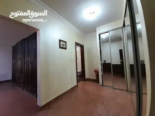  7 شقة طابقيه ( معلقه مستوى الشارع ) فارغة في دير غبار للبيع  ref : 14182