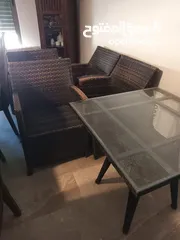  1 كراسي حديقه مستعمل مكونه من   اربع كراسي +طاوله مربعه