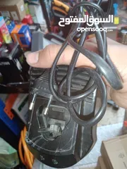  1 شاحن بطارية مفركاة عمودي مع اضاءة خضراء وحمراء