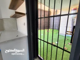  22 شقة مع حديييقة للايجار في عين مصباح