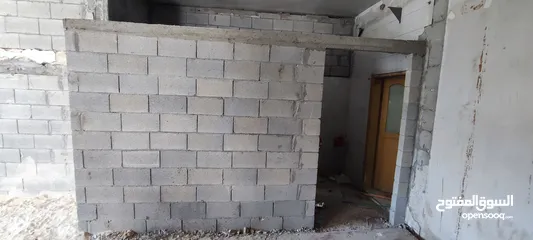  1 مخازن نصف تشطيب للايجار