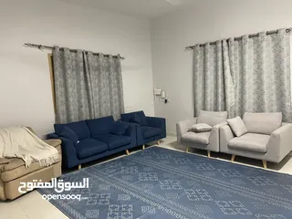  3 بيت مؤثث متكامل بمواقف مضللة وحوش واسع جدا