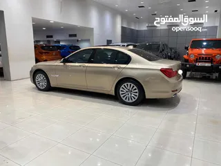  7 BMW 730i 2010 (Beige)