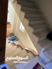  16 منزل عائلة مستقل طابق ثاني مدخل مشترك للبيع بسبب الرحيل مع عفش واثاث ومطبخ كامل