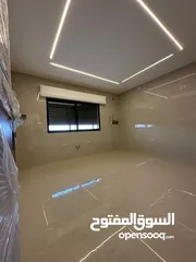  5 شقه فارغه لم تسكن للبيع  ـ  طريق المطار ـ النخيل