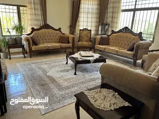  2 طقم كنب 12 مقعد مستعمل بحالة جيدة جداً
