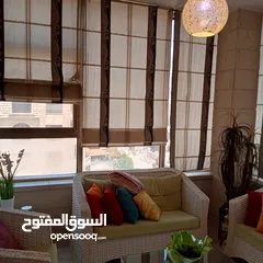  5 شقة للبيع  في قرية النخيل / شارع المطار  الشقة مميزة ونظيفة جدا