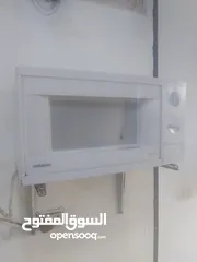  8 عدة مطعم مستعمل بحاله جيده للبيع بداعي السفر يوجد  متفرقات كثيره جاطات ستيل طناجر صواني ميزان