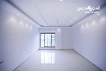  7 للبيع من المالك و بسعر مميز شقه فاخره لم تسكن في الجبيهه حي المنصور شقه ارضيه مدخل مستقل