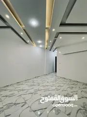  13 شقه للبيع  165م الزرقاء الجديده - جبل المغير تشطيب فندقي موقع مميز منطقه فلل وواجهه معماريه عصريه