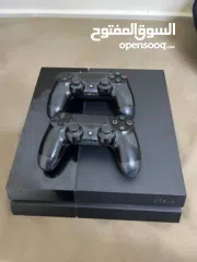  1 بلايستيشن فور مع ايدتين