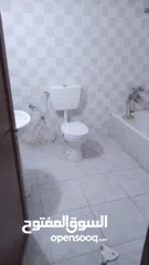  5 شقه للايجار لعائله  او اخ واخ