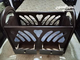  1 تخت بيبي خشب زان من عمر يوم لعمر اربع سنوات بحالة ممتازة للبيع