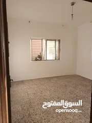  11 شقة فارغة للأيجار في جبل النظيف