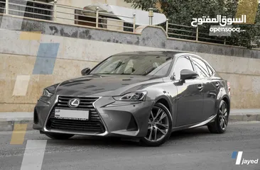  1 Lexus IS300H 2018 - للبيع