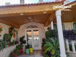  1 منزل (شبه فيلا) للبيع اربد (حوارة)