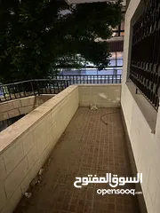  9 شقة فارغة - الجاردنز - 2نوم - قرب الخدمات - منطقة هادئة ومميزة