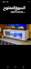  1 ميز TV وحوض أسماك