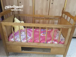  3 تخت أطفال زان بالكامل بحال الجديد  بسعر حرق ........................................................