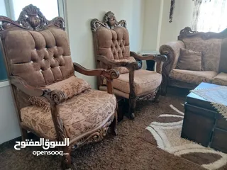  2 طقم كنب 7 مقاعد مع طاولة وسط وبرداية
