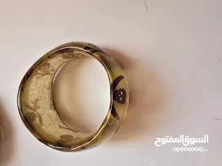  13 اساور زجاجية ملونة جميلة كبيرة