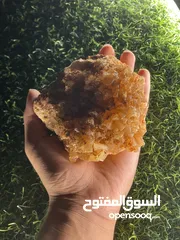  3 حجر طبيعي نادر – كالسيت عسلي بتكوين مشترك مع دروزي كوارتز