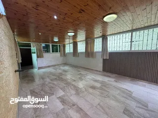  22 شقه طابق اول 190 متر خلف سوق السلطان