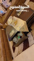  2 طقم كنب شبه جديد للبيع مع الطاوله السعر 175 دينار اربد..... ضاحيه الحسين