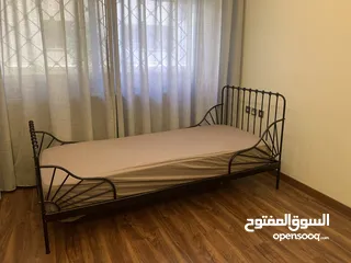  1 تخت اطفال مستعمل بسيط