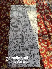  1 ماوس باد  والحجم الكبير 900*400 مطاطية  ناعمه ضد الماء  ضد الطي حتى بعد الف غسله   والسعر بس 10دناني