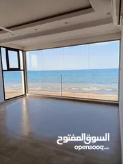  4 House with direct sea view with Swimming Pool منزل حديث مطل على البحر مع حوض سباحه