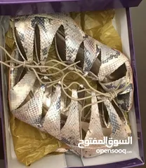  6 صندل مشبك جديد غير ملبوس نهائياً من ماركة ستيف مادين ، لقطة