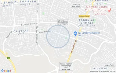  8 محلات للايجار داخل مجمع تجاري في موقع مميز واستراتيجي شرق عمان