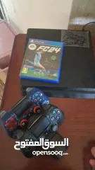  1 بلايستيشن 4 سلم استعمال 2 شهر مع 2 ايد ودسك اف سي 24