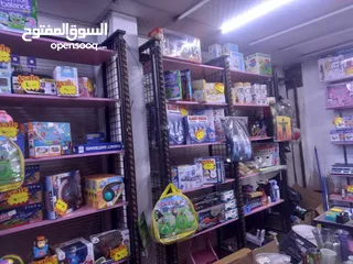  2 محل العاب للبيع بسعر الستاندات والبضاعة