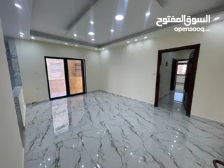  21 شقه فاخره للبيع بسعر حرق في الجندويل 200م طابق أول من المالك مباشره