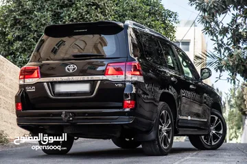  4 Toyota Land Cruiser 2019 Gx-r Grand Touring   السيارة بحالة ممتازة جدا و قطعت مسافة 75,000 كم فقط