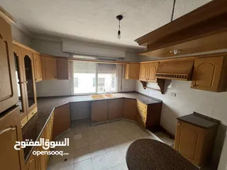  11 شقة فارغه للبيع منطقة البيادر
